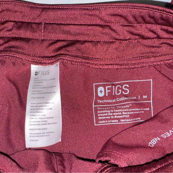 Figs Scrub Set in Color Burgundy - Picture 5 of 5